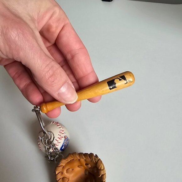 Baseball MLB 1993 Glove and Bat Keychain Set - Picture 5 of 13